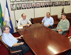 <b>Presidente Edson Mezencio visita Câmara Municipal de RP</b>